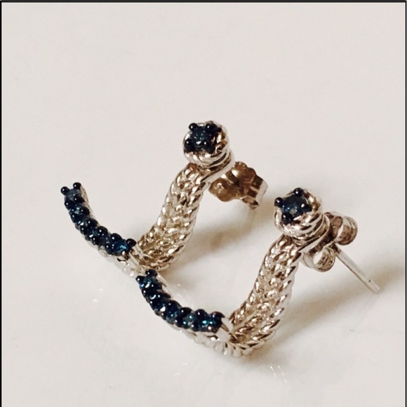 FLASH SALE. GORGEOUS BLUE DIAMONDS 💎 EARRINGS. 2 PIECE SET. - Picture 5 of 8